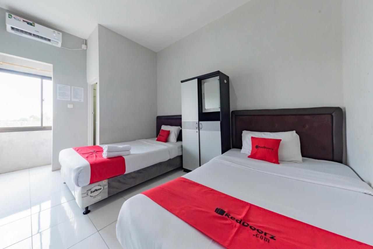 Reddoorz Syariah Near Rs Hermina Sukabumi Exterior photo